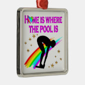 泳ぐ人は常にプールの準備が整っている メタルオーナメント (右)