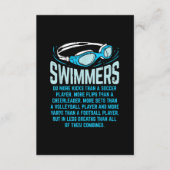 泳ぐ人は私の蹴ギフトおもしろいスイミングオーバーする エンクロージャーカード (正面)