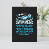 泳ぐ人は私の蹴ギフトおもしろいスイミングオーバーする エンクロージャーカード (スタンド正面)