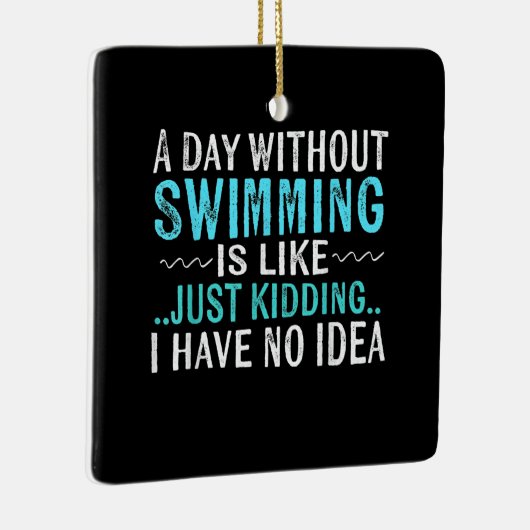 泳ぐ人ギフト1日の水泳なしの場合は泳ぐようなものである セラミックオーナメント (右)