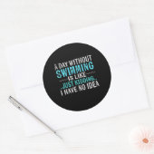 泳ぐ人ギフト1日の水泳なしの場合は泳ぐようなものである ラウンドシール (封筒)