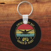 泳ぐ人バイデイゲーマーバイナイトスイミング キーホルダー (正面)