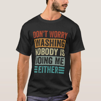洗濯も心配しないで誰も私にしてくれない Tシャツ