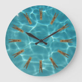 洗濯室の洗濯ばさみ水 ラージ壁時計 (正面)