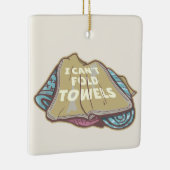 洗濯日はタオルを折おもしろいり畳めない セラミックオーナメント (右)