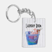 洗濯物カラフルを青いバスケットに入れてハンガーに畳む  キーホルダー (正面左)