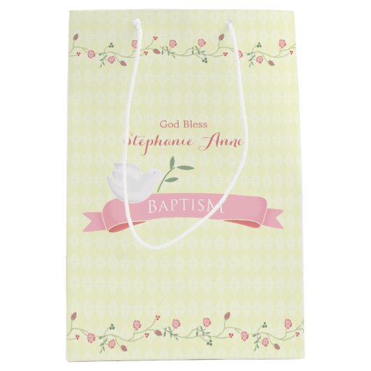 洗礼のピンクの花のリース ミディアムペーパーバッグ (正面)