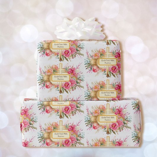 洗礼の名前を追加 – フラワースプレーで十字架 ラッピングペーパー