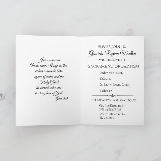 洗礼女の赤ちゃんのピンクによっては招待状カードが開花します 招待状 (内部)