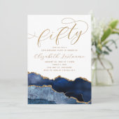 洗練されたエレガントなゴールド ネイビーブルー 50歳の誕生日 招待状 (スタンド正面)