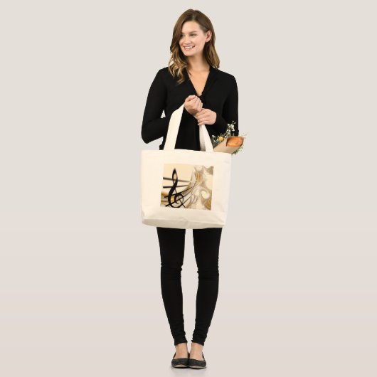 洗練されたクラシックミュージックシートデザインアクセサリー ラージトートバッグ (正面(モデル))