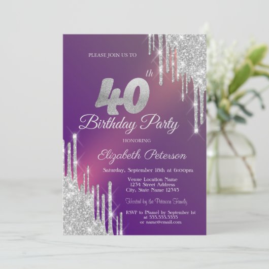 洗練されたシルバーのグリッターが紫に煌き、40歳の誕生日を祝う 招待状 (スタンド正面)