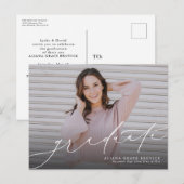 洗練されたスクリプトの横型卒業証書 インビテーションポストカード (正面/裏面)