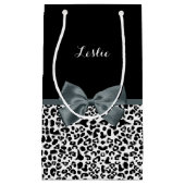 洗練されたヒョウ柄グレイ弓と名前 スモールペーパーバッグ (正面)