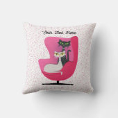 洗練されたミッドセンチュリー猫ピンクの椅子のドット クッション (裏面)