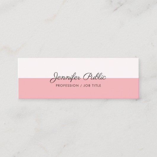 洗練されたモダンピンクのクリーンなプレーンのトレンド スキニー名刺 (正面)