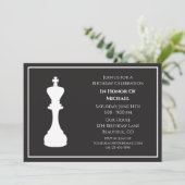 洗練されたモノクロのチェス駒の誕生日 招待状 (スタンド正面)