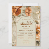 洗練された時代を超越したカッパー ベージュ オリーブ フローラル リハーサル 招待状 (正面)
