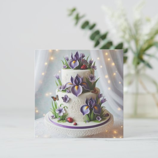 洗練された紫色のアイリス飾お誕生日ケーキ カード (スタンド正面)