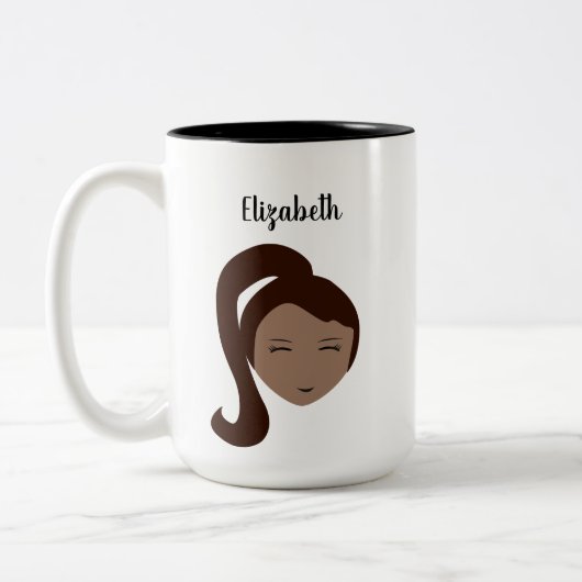 洗練された肖像画: カスタマイズ可能なブルネットの少女イラスト ツートーンマグカップ (左)