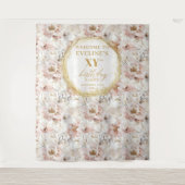 洗練された、ほのかなピンクの花をあしらった誕生日のフォトブース タペストリー (正面)