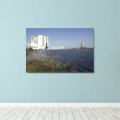 洗面台の向こう側に表示された宇宙シャトルアトランティス キャンバスプリント (インサイチュ (ウッドフロア))