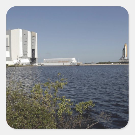 洗面台の向こう側に表示された宇宙シャトルアトランティス スクエアシール (正面)