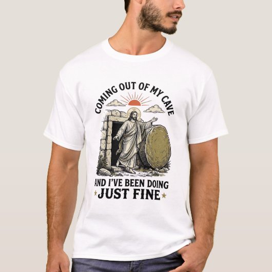 洞窟から出てくるキリスト教の復活Tシャツ Tシャツ (正面)