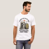 洞窟から出てくるキリスト教の復活Tシャツ Tシャツ (正面フル)