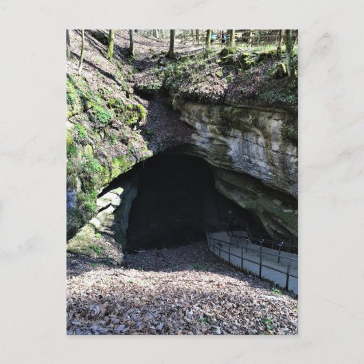 洞窟に入る – ポストカード (正面)