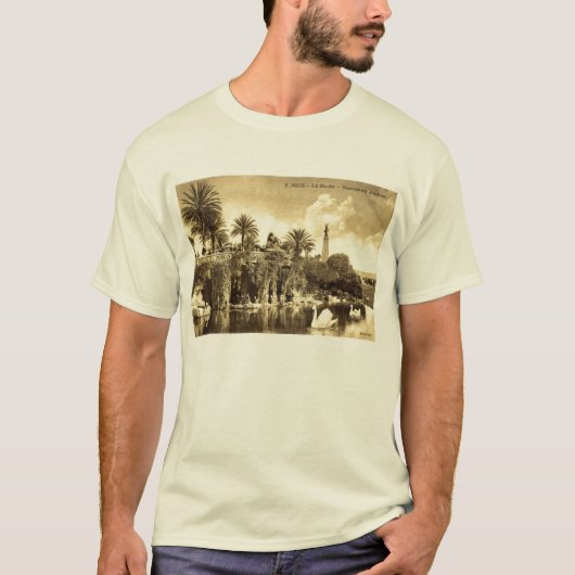 洞窟の庭、フランスのニース1910年のヴィンテージ Tシャツ (正面)