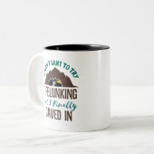 洞窟探査機のスペルンおもしろいキング ツートーンマグカップ (正面左)