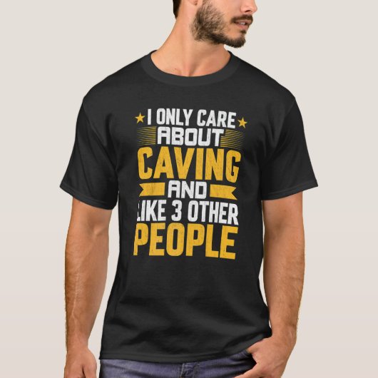 洞窟探検が好きなケイバーだけを気にかけている人3人 Tシャツ (正面)