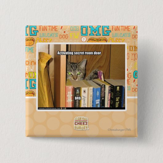 活動化の秘密部屋のドア 缶バッジ (正面)