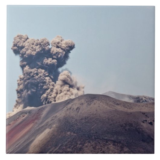 活火山アナッククラカタウから逃げ出す煙 タイル (正面)