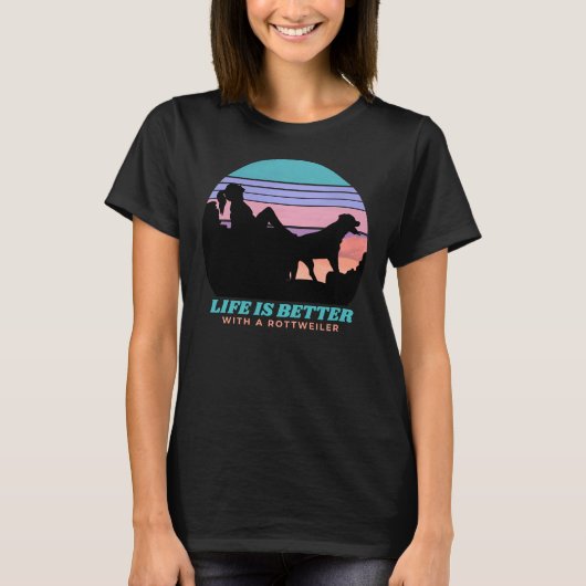 活躍中のロットワイラーの方が人生だ Tシャツ (正面)