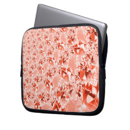 派手なサーモンピンクに赤みがかった色合いが、明るく歪んだ印象 ラップトップスリーブ