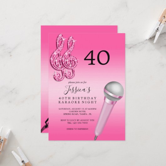 派手なピンクの音符とマイクロカラオケ誕生日 招待状 (正面/裏面インサイチュ)