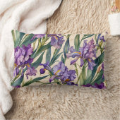 派手な紫色のアイリスのベージュ色巻 ランバークッション (ブランケット)