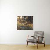 流れからの白尾の雌鹿と子鹿の飲酒 タペストリー (インサイチュ(横))