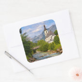 流れの風景を持つ山岳教会 スクエアシール (封筒)