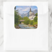 流れの風景を持つ山岳教会 スクエアシール (バッグ)