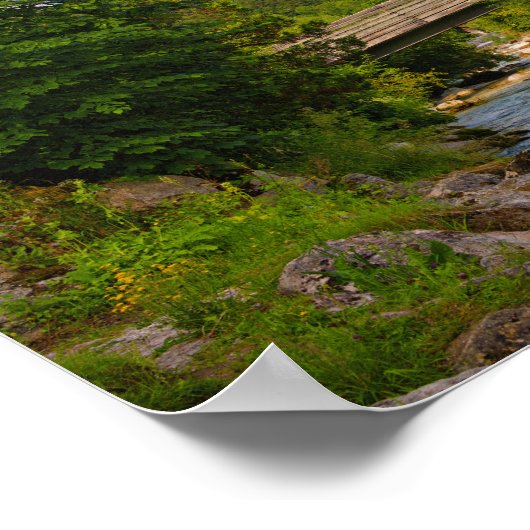 流れの風景を持つ山岳教会 ポスター (角)