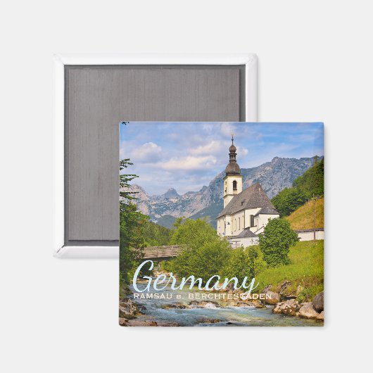 流れの風景を持つ山岳教会 マグネット (正面/裏面)