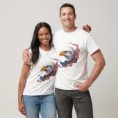 流れるアメリカ国旗のハゲワシの頭 Tシャツ (ユニセックス)