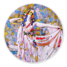 流れるドレスを着たステンドグラスのダンサー