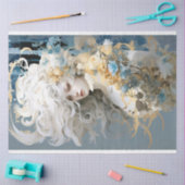 流れる白い髪の切り離しを持つエキゾチックな女性 薄葉紙 (クラフト)