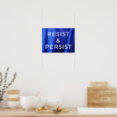 流れる青いシルクのフォトポスターに書かれたResist & Persist ポスター (キッチン)