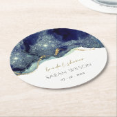 流体抽象芸術インク金ゴールドネイビーグリッターブライダルシャワー ラウンドペーパーコースター (アングル)