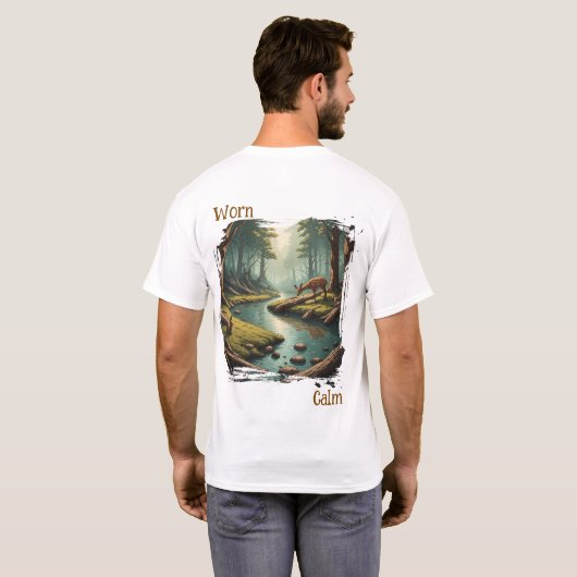 流木に囲まれた森の小川と野生動物の穏やかな光景 Tシャツ (裏面フル)